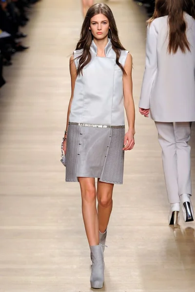 Look 11